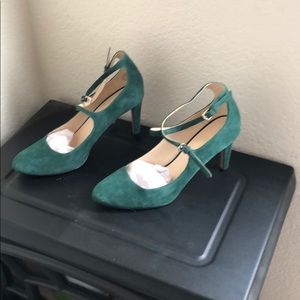 Cross-cross ankle strap heels